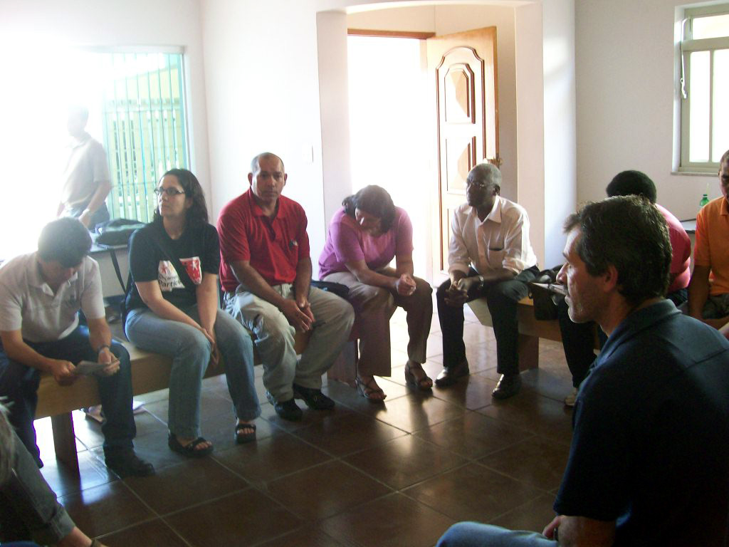 Jos Candido e militantes presentes na reunio em 25/8<a style='float:right;color:#ccc' href='https://www3.al.sp.gov.br/repositorio/noticia/03-2008/JOSE CANDIDO RIO DOCE.jpg' target=_blank><i class='bi bi-zoom-in'></i> Clique para ver a imagem </a>